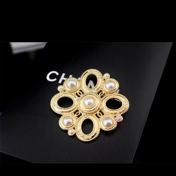 Classic, Couture, Chic, Preppy, Hipster - Picture 6 of 9